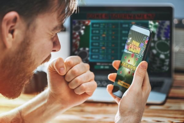 Layar login aplikasi nasa 4d dengan opsi verifikasi dua faktor